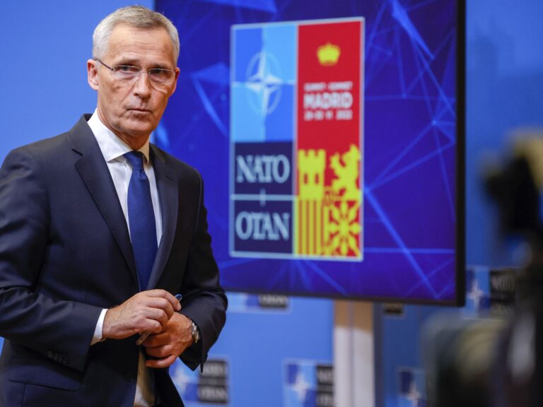 Abrir las Puertas de la OTAN: una Mirada a la Política de Seguridad de la Alianza