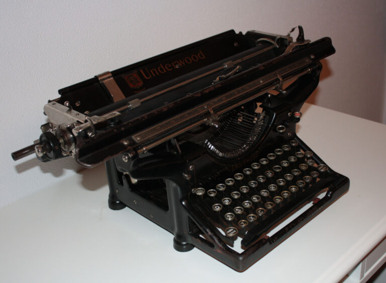 La Máquina de Escribir: Una Herramienta Histórica Para Escribir Rápidamente.